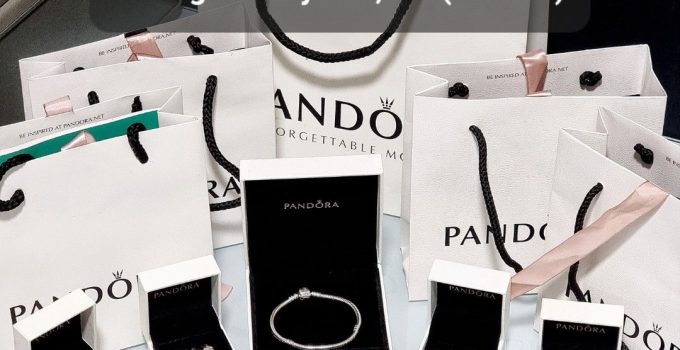 Gelang Pandora: Investasi Perhiasan yang Tak Lekang oleh Waktu
